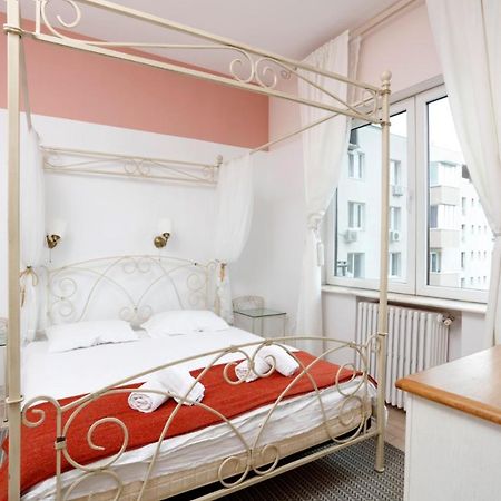 Classy 2 Bedroom Apartment In City Center Bucureşti Exterior foto